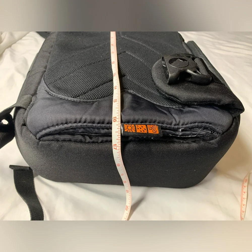 EUC Lowepro SlingShot 200 AW, All-Weather BackPack/Sling Bag - Black camera bag